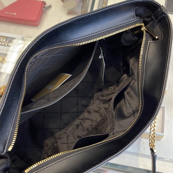 MICHAEL KORS
Jet Set Medium Front Zip Pebbled Leather Chain Tote Bag
Black - Picture 9 of 16